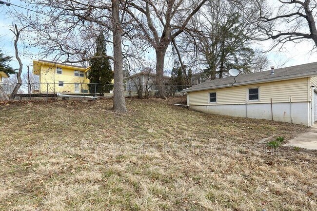 Building Photo - 2428 Richmond Ave