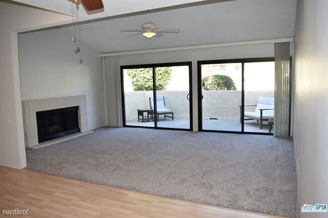 Building Photo - 2 br, 2 bath Townhome - 2600 S Palm Canyon...