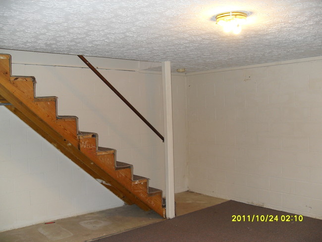 Building Photo - 4851 Moreland Dr W