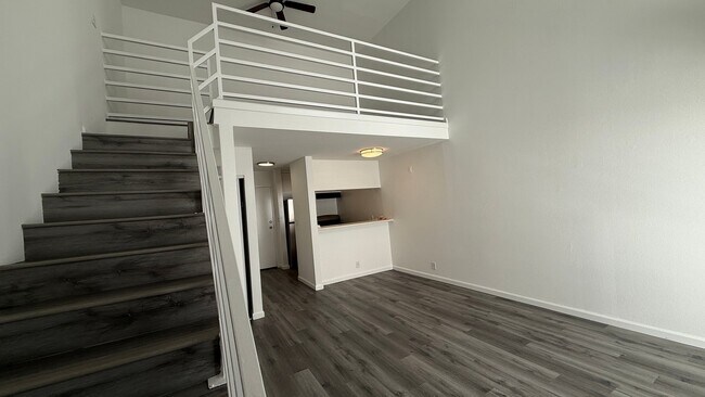 Foto del edificio - 7044 Hawthorn Ave