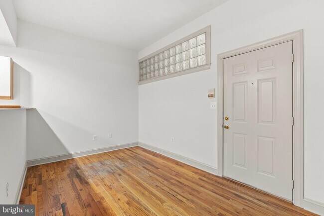 Foto del edificio - 7 W Piccadilly St