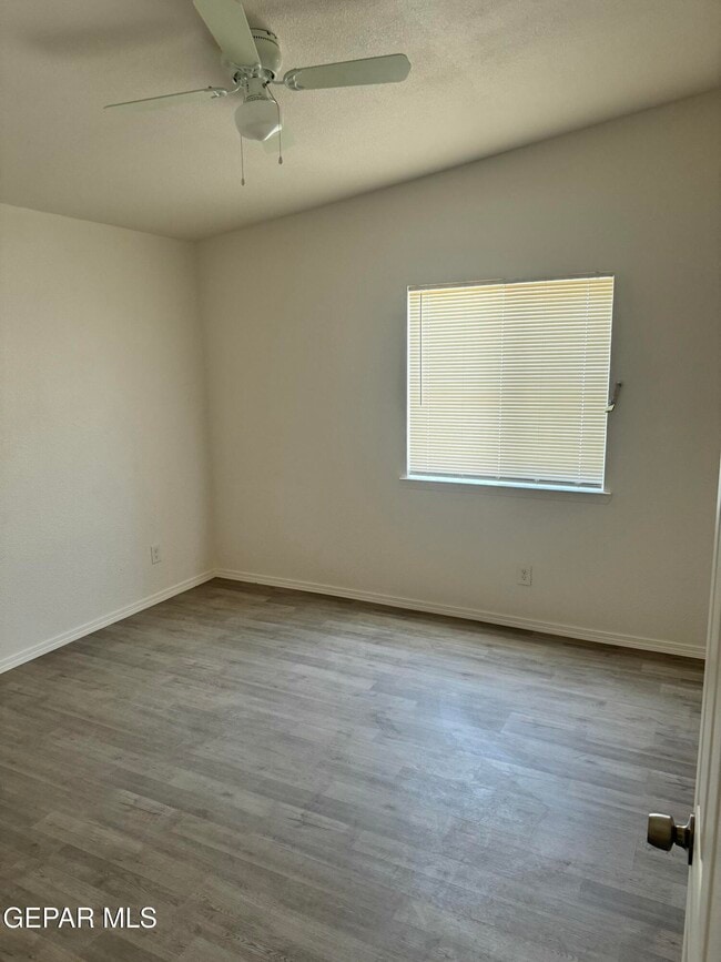 Foto del edificio - 868 Barandal Dr