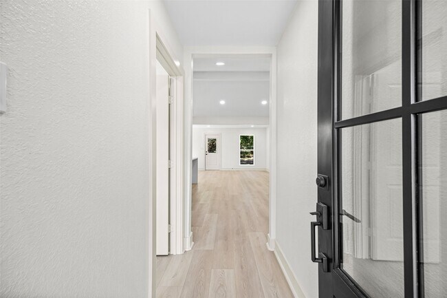 Foto del edificio - 1230 W Donovan St