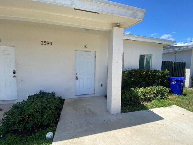 Foto del edificio - 2594 NW 20th St