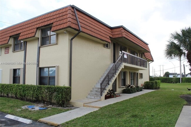 Foto del edificio - 10016 NW 4th St