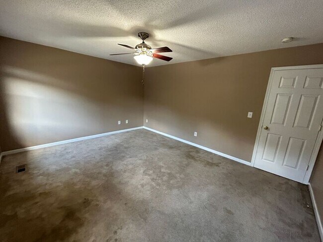 Building Photo - 5225 Falling Creek Ln