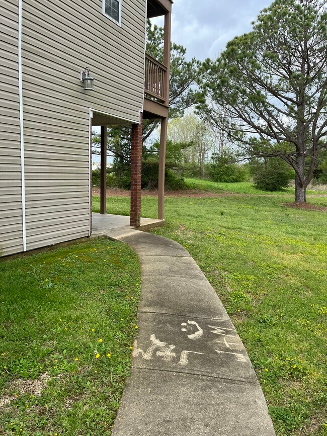 Foto del edificio - 1315 Saint Andrews Ln