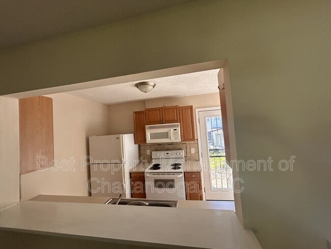 Building Photo - 4000 Webb Rd