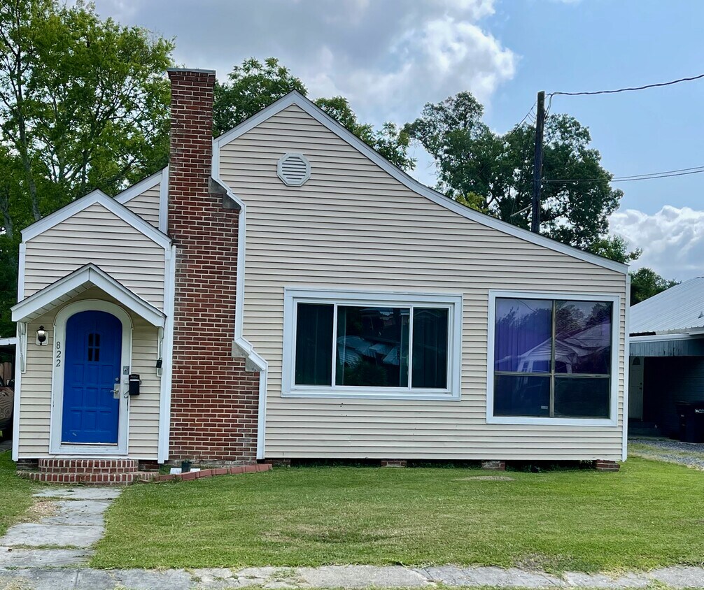 Primary Photo - 822 W St Peter St