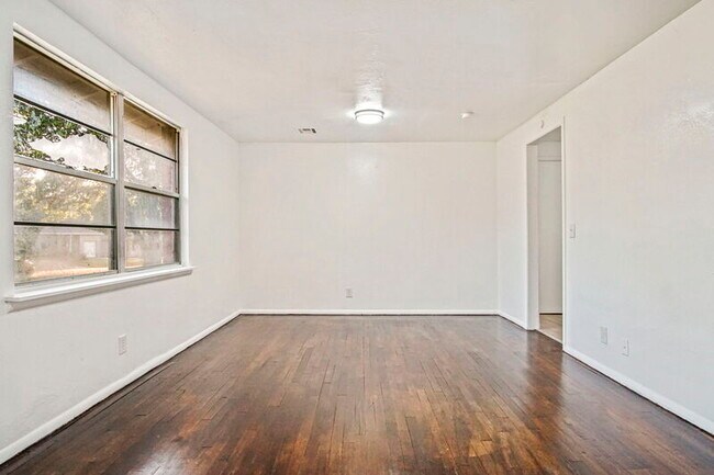 Foto del edificio - 1041 Hickory Ln