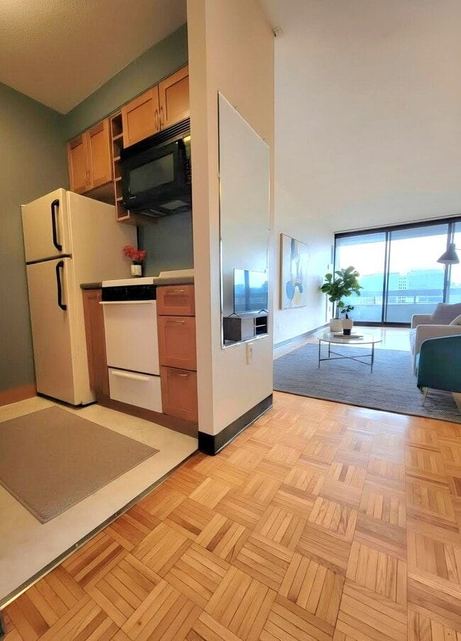 Building Photo - 566 Commonwealth Ave