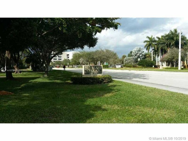 Building Photo - 511 S Pine Island Rd