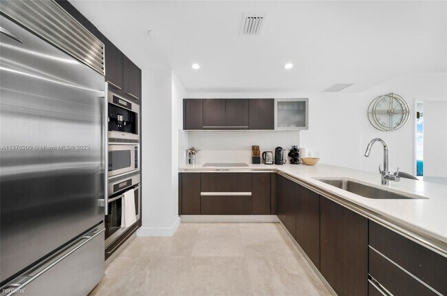 Foto del edificio - 1 br, 2 bath Condo - 17001 Collins Ave Apt...