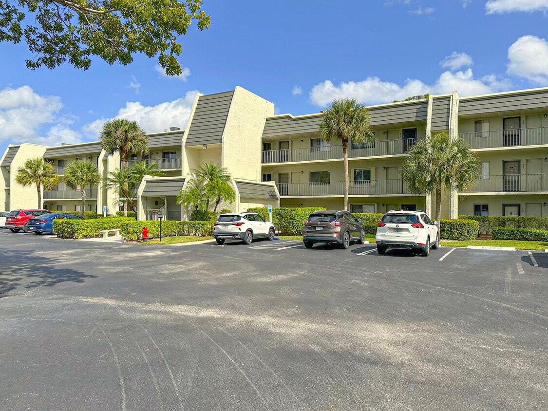 4110 Tivoli Ct Unit 103, Greenacres, FL 33467 Condo for Rent in Greenacres, FL