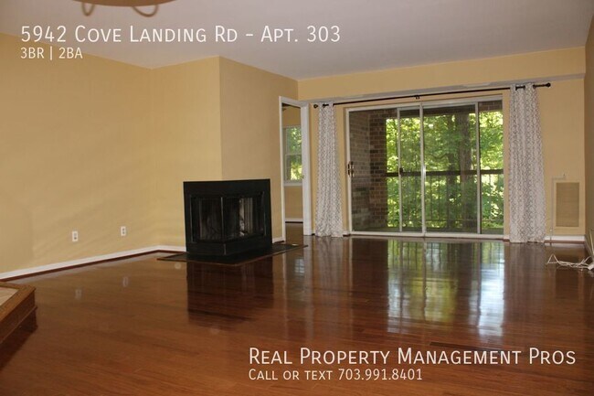 Building Photo - ***COMING SOON***   Massive 3 bed/ 2 bath ...