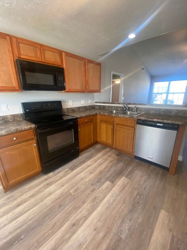 Building Photo - 3 br, 2 bath House - 1155 Catawba Way