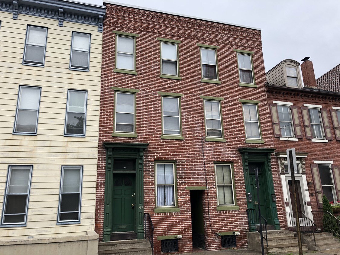 Primary Photo - 929 N 2nd St