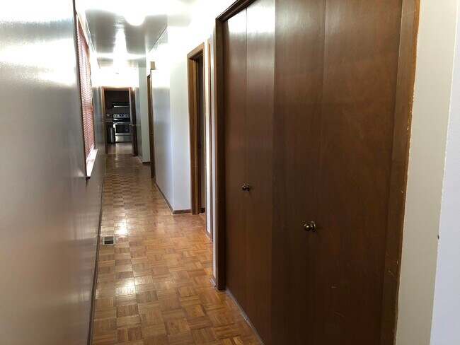 Foto del edificio - 221 W 24th St