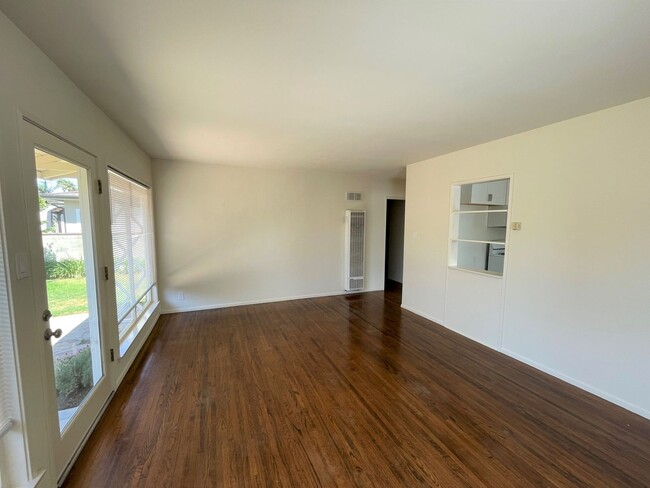 Foto del edificio - Upgraded Midtown Home with Beautiful Wood ...