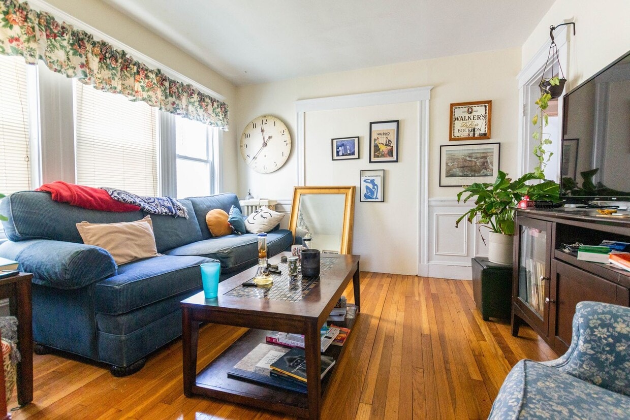 Brighton 4 Bed / 2 Bath – Spacious Layout – 9/1 Move-In - Brighton 4 Bed / 2 Bath – Spacious Layout – 9/1 Move-In