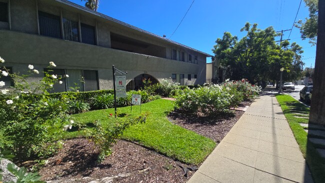 Foto del edificio - 260 N Oak Ave