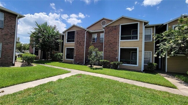 Foto del edificio - 5500 Devonbriar Way