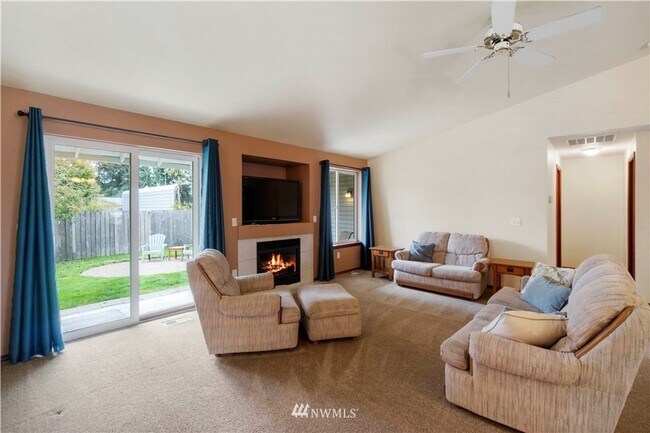 Foto del edificio - Extremely well maintained Rambler located ...