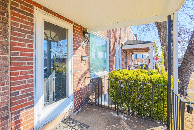 Building Photo - 3 Bedroom Beautiful Townhome