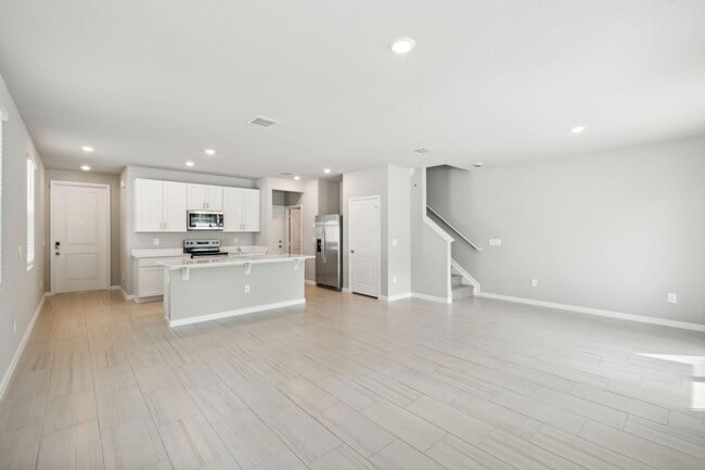 Building Photo - 423 Salisbury Cir