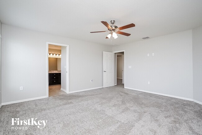 Foto del edificio - 3828 Sandhill Crane Dr
