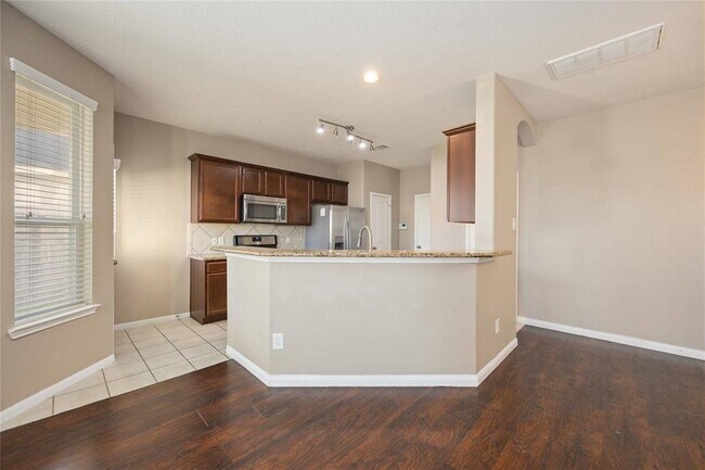 Foto del edificio - 9011 Aurora Park Ln