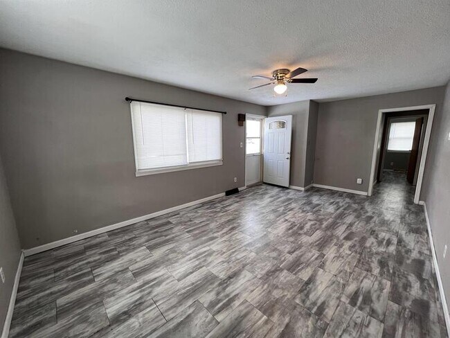 Foto del edificio - 2400 Wisconsin St SW