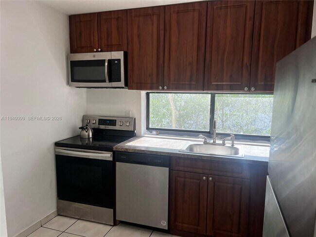 Foto del edificio - 16909 N Bay Rd