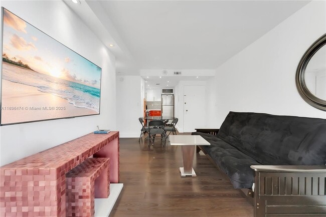 Foto del edificio - 5555 Collins Ave