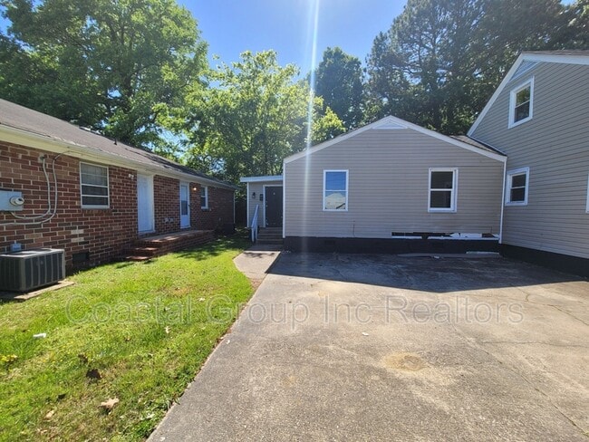 Building Photo - 1551 Spruce St