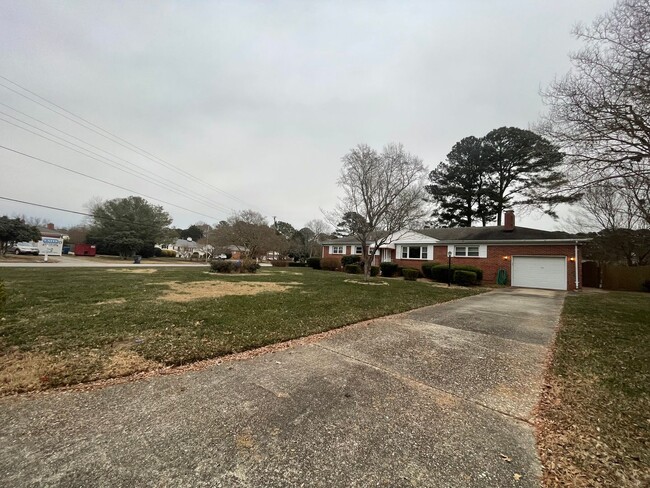 Building Photo - Ranch Home in Great Neck Corridor! Call To...