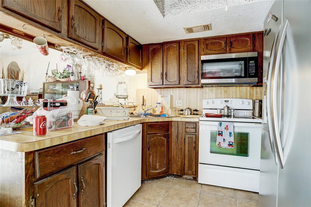 Primary Photo - 5779 Easthampton Dr