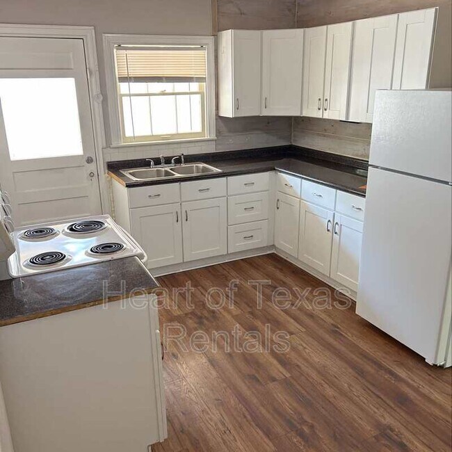 Foto del edificio - 2514 Proctor Ave