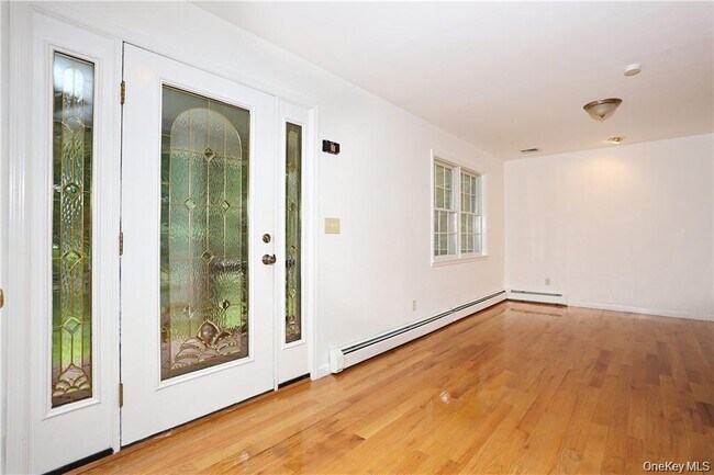 Foto del edificio - 80 Old Quaker Hill Rd