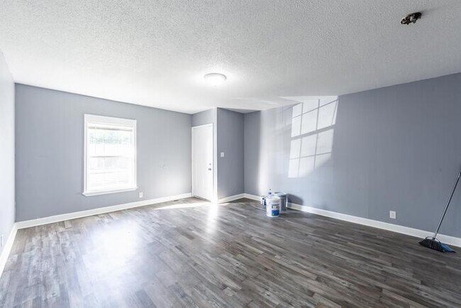 Building Photo - 30 Carolane Dr