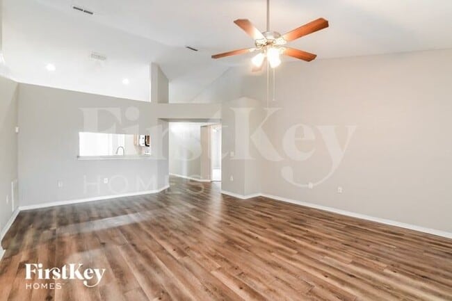 Building Photo - 6009 Live Oak Dr