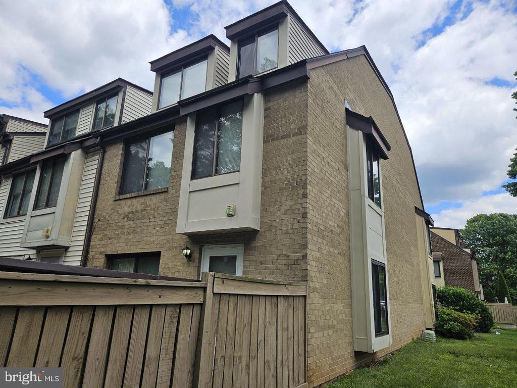 Foto principal - 9814 Brookridge Ct