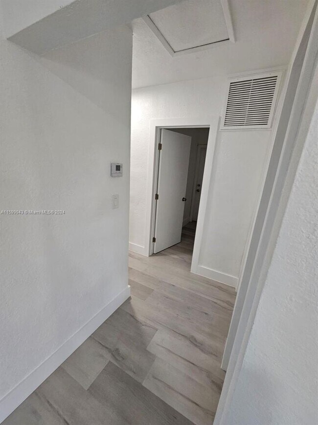 Foto del edificio - 215 SW 19th Ave