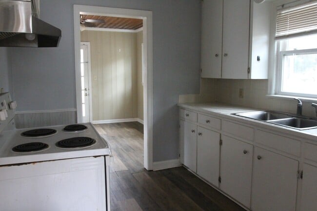 Building Photo - 1114 10th Ave