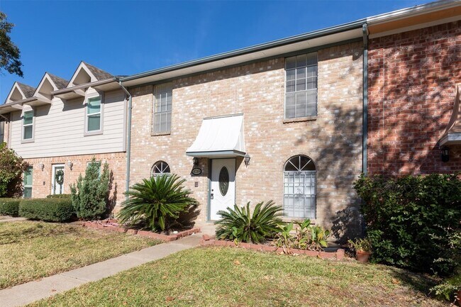 Building Photo - 14730 Perthshire Rd