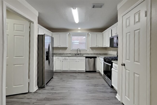 Foto del edificio - 5510 Forest Trails Dr