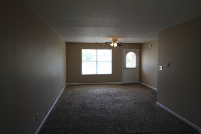 Building Photo - 213 Homestead Dr