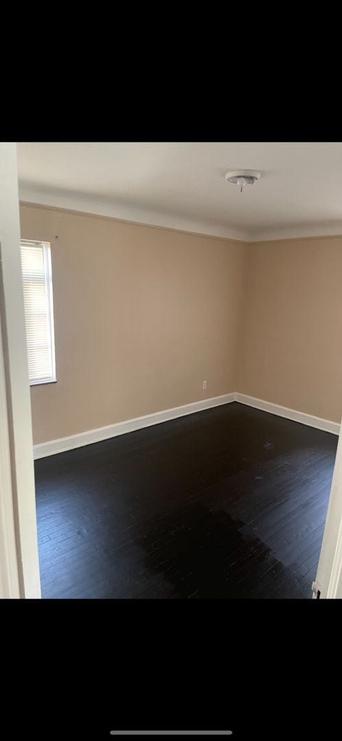 Building Photo - $1,200 - Large East Side 3 Bedroom