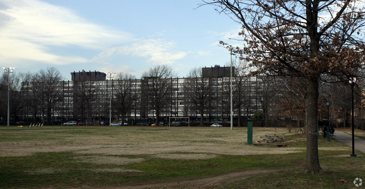 Building Photo - River Park