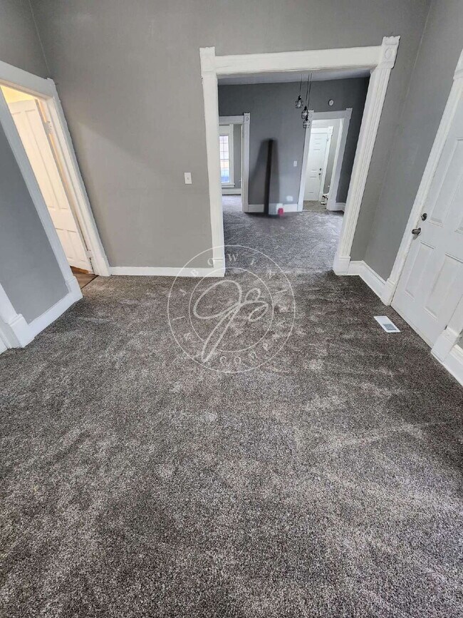 Foto del edificio - Spacious 2 bed main floor- 1st floor laundry room!